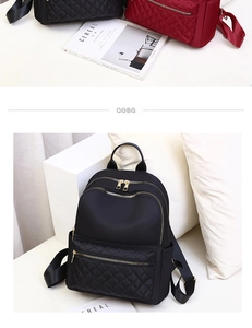 Detalle de mochila de nailon impermeable con patrones acolchados y cremalleras de metal dorado