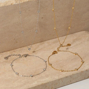 Elegant zircon jewelry set with gold and silver four-leaf clover necklaces and bracelets