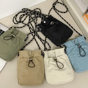 Waterproof nylon crossbody phone bag for yoga and sports in five assorted colors