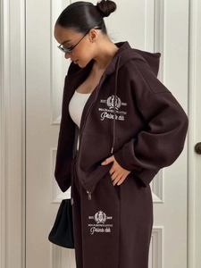 Ensemble oversize marron avec sweat à capuche zippé et jogging brodé pour femme