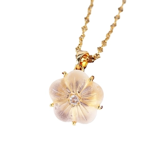 Elegant gold stainless steel necklace featuring a white shell flower pendant with a center crystal