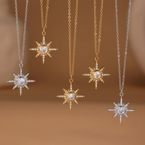 Collier pendentif étoile de style français avec zircone en finition or et argent
