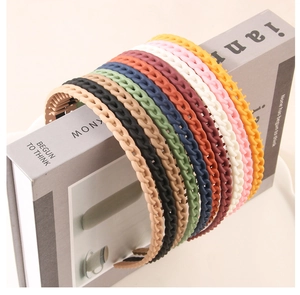 Detailed view of matte chain headbands in eight colors with non-slip teeth texture