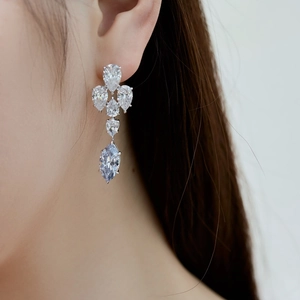 Boucles d'oreilles en argent S925 avec pierres bleu clair marquise et zircons poire