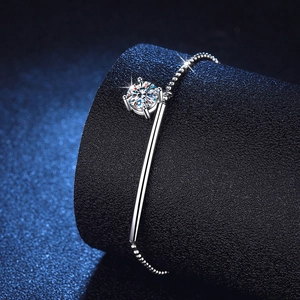 Elegant s925 silver moissanite bracelet with round cut stone and crescent moon design