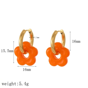 Detailed view of orange flower earrings with size dimensions and weight measurements