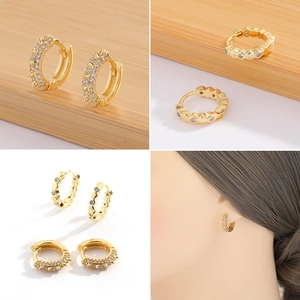 Pendientes de aro geométricos bañados en oro de 18K con circonitas en vista de collage