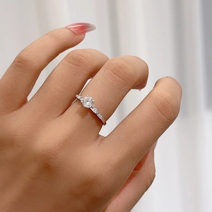 Elegant S925 sterling silver ring with 0.5ct Moissanite diamond on a female hand