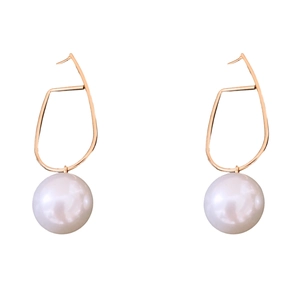 Elegant geometric gold line earrings with large white pearls on a clean white background
