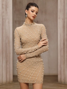 Robe moulante sexy couleur chair avec manches longues, perles, strass et franges