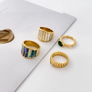 Goldenes Edelstahl-Ring-Set mit grünem Zirkon, Abalone-Muschel und weißem Perlmutt-Einsatz