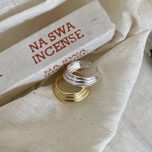Minimalist 925 silver rings with layered geometric rib texture in gold and silver finish
