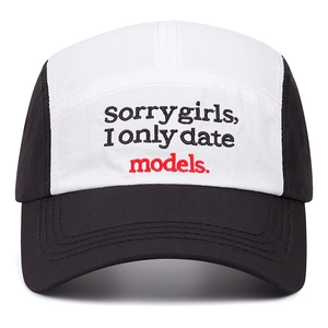 Schwarz-weiße Baseballkappe mit sorry girls I only date models Stickerei für Damen