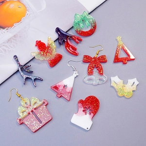 Collection de boucles d'oreilles de Noël en résine avec flocons et motifs de renne