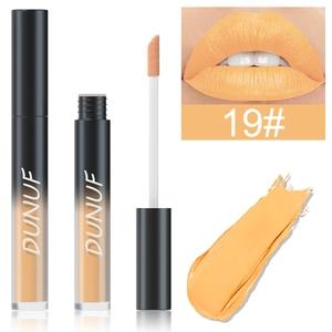 Détail du rouge à lèvres liquide mat DUNUF teinte 19 orange vif avec son applicateur