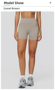 Detailansicht der High-Waist Yoga-Shorts in Camel Brown mit nahtlosem V-Design am Rücken