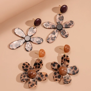 Retro geometric resin flower stud earrings with leopard print and tortoise patterns