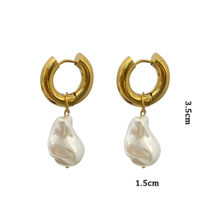 Detailed view of golden hoop earrings with baroque pearls and 3.5cm size markings