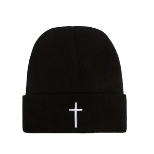 Bonnet en maille noir unisexe avec broderie croix blanche et bord replié décontracté