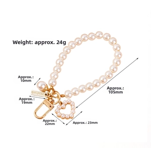Detailed dimensions of pearl heart keychain with 10mm beads and heart charm
