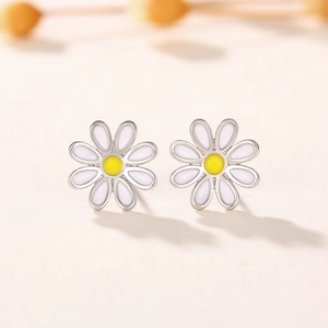 Elegant daisy flower stud earrings with white enamel petals and yellow center in S925 silver