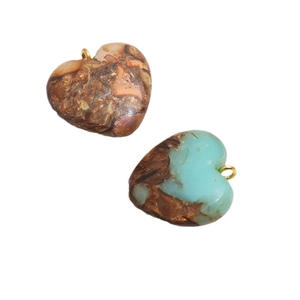 Pendentifs cœur en pierre impériale naturelle avec boucles dorées en turquoise et orange