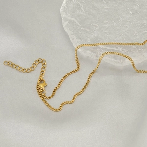 Collier chaîne gourmette minimaliste en acier inoxydable doré avec fermoir mousqueton
