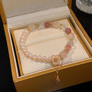 Freshwater pearl heart bracelet with pink strawberry crystals in a gold jewelry box