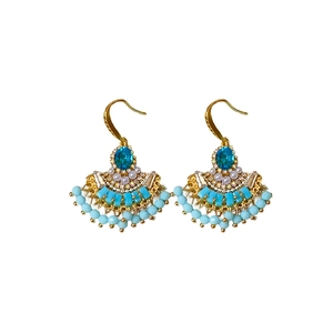 Boucles d'oreilles vintage dorées avec pierres bleues, perles et glands