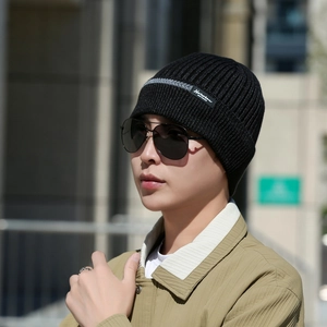 Men's winter knit beanie with grey wave pattern and fleece lining for cold weather