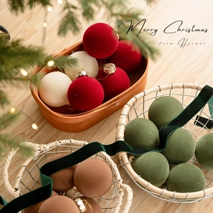 Boules de Noël Floconnées Ornements Rouge Vin Vert Blanc Crème Café Velours Décoration Suspendue de Noël