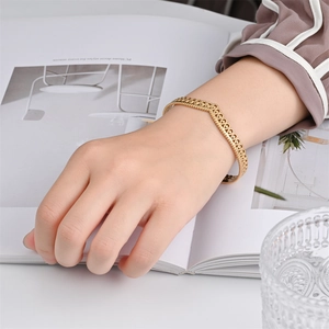 Retro V-shaped gold crown cuff bracelet with beaded hollow texture for women