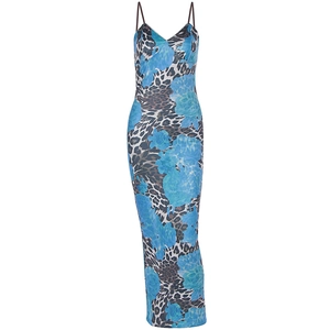 Detailansicht des figurbetonten Kleides mit Leopardenmuster und blauem Batik-Print