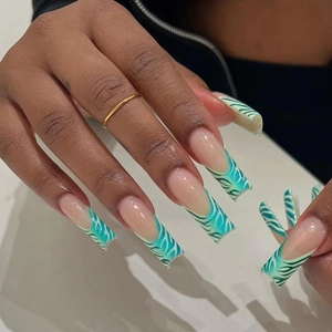 Long Ballerina Press On Nails Green White Contrast Irregular Lines Pattern Glossy ABS Fake Nails With Jelly Glue For Women