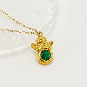 18k vergulde titanium stalen ketting met engel hanger en groene zirkonia steen