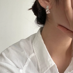 Minimalist 925 sterling silver hoop earrings with a unique textured wavy finish on model