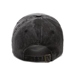 Rückansicht der Vintage-Baseballkappe aus gewaschenem Denim mit Metallschnalle
