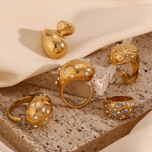 Chic 18K gold plated stainless steel teardrop rings with micro-inlay and hammered texture