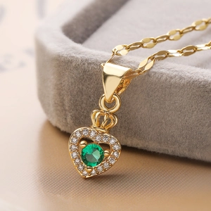 Collier cœur couronne plaqué or 18 carats avec pierre de zircon verte brillante