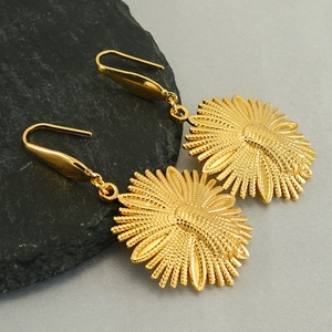 Boucles d'oreilles fleur soleil dorées en acier inoxydable avec placage or 18k