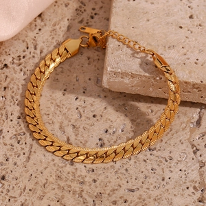 Detailed close-up of 18K gold plated Cuban chain bracelet with lobster clasp and extender