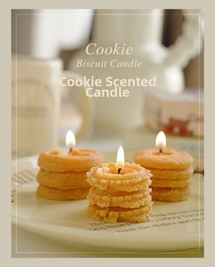 Primer plano de velas aromáticas con forma de galleta y textura de mantequilla real