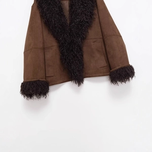 Veste marron vintage en suédine avec col et poignets en fausse fourrure noire