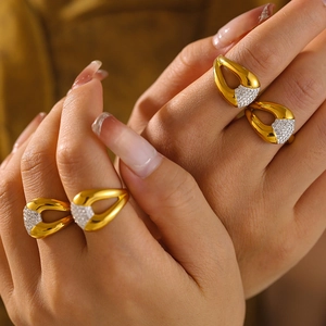 Irregular geometric 18k gold plated titanium ring set with sparkling zircon pavé