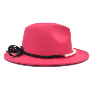 Chapeau fedora en laine magenta pour femme avec ruban noir et perles élégantes