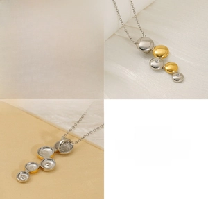 Vue détaillée du pendentif grappe en acier inoxydable bicolore avec sphères polies