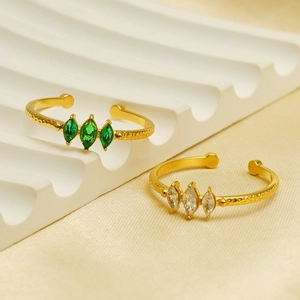 Verstellbare goldene Edelstahlringe mit Marquise-Zirkonia und Hammerschlag-Textur
