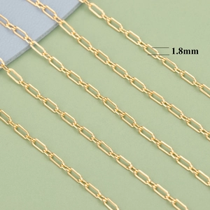 Makro-Detail einer 18K vergoldeten 1,8-mm-Büroklammerkette für DIY-Schmuckbau