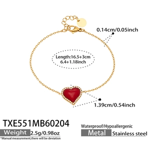 Vue détaillée du bracelet en acier inoxydable avec pendentif cœur rouge et dimensions