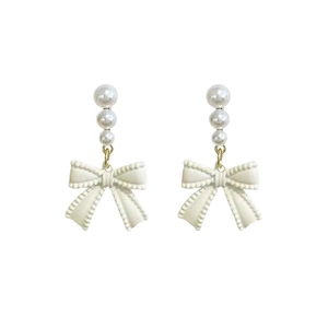 Elegant cream white pearl bow drop earrings featuring gold metal links for women